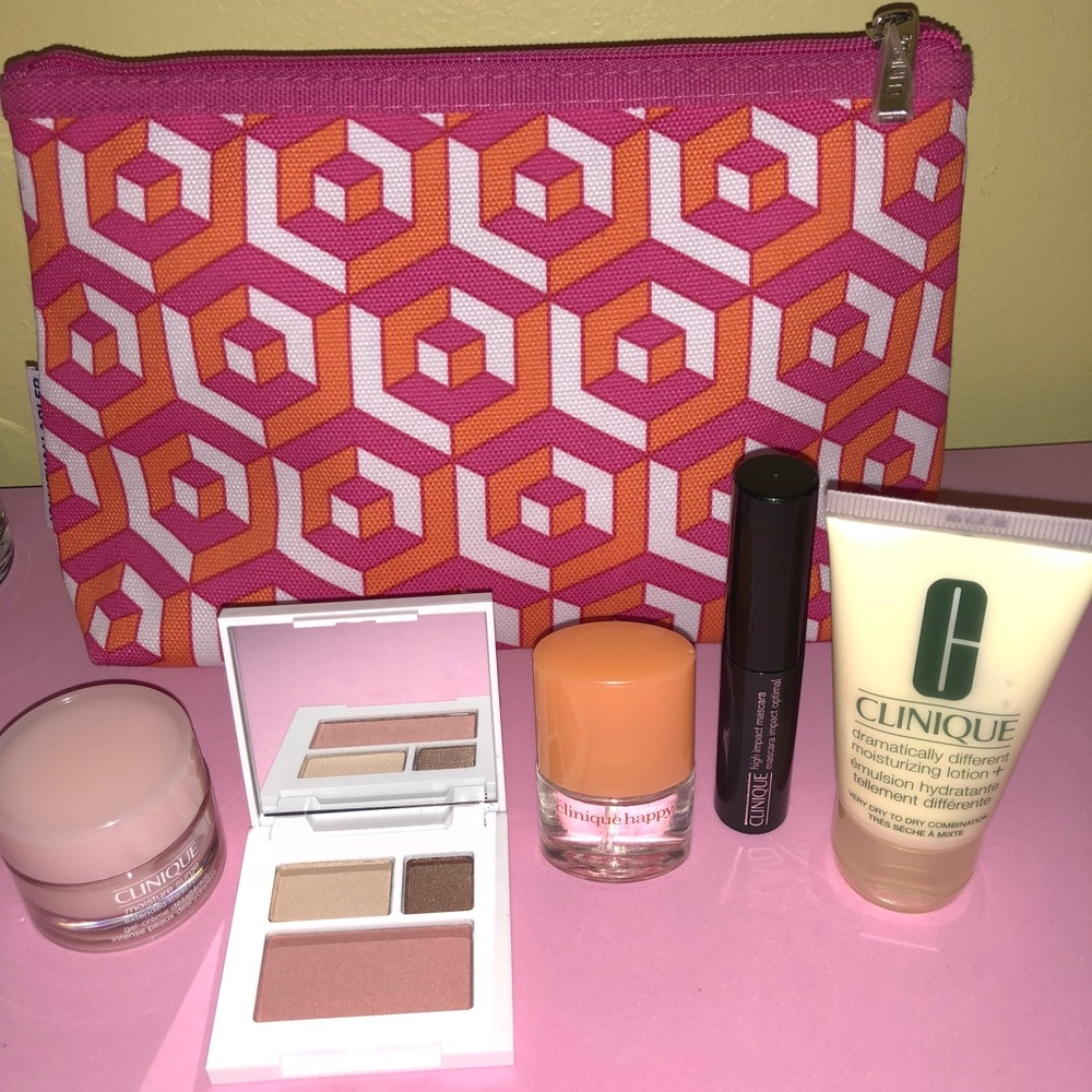 Clinique Traveling makeup bag
